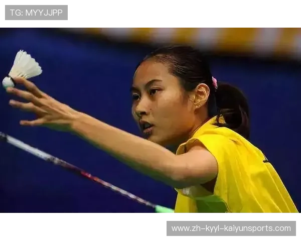 羽毛球怎么发球抢攻